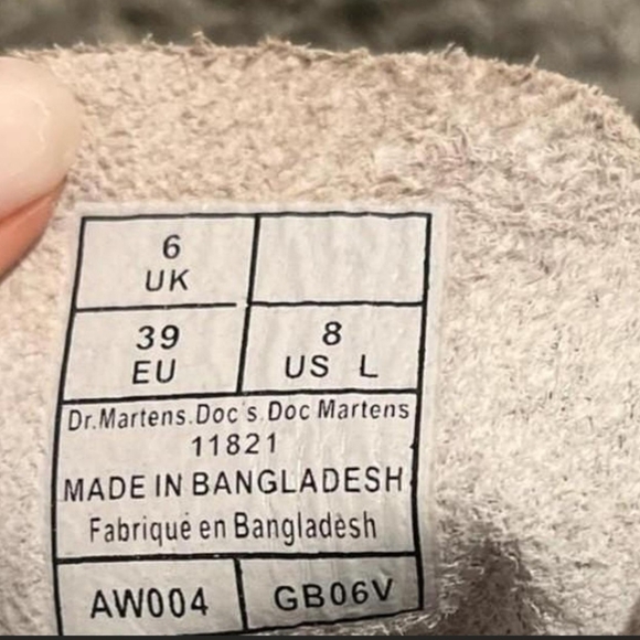 Dr. Martens 100% leather Women's boots size 8.  New worn once.  Last price drop - Picture 3 of 13